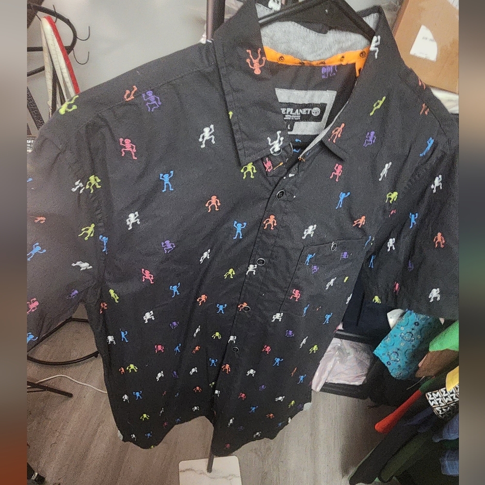 Free Planet NWOT Men Short Sleeve Button‎ Down Dancing Skeleton Shirt